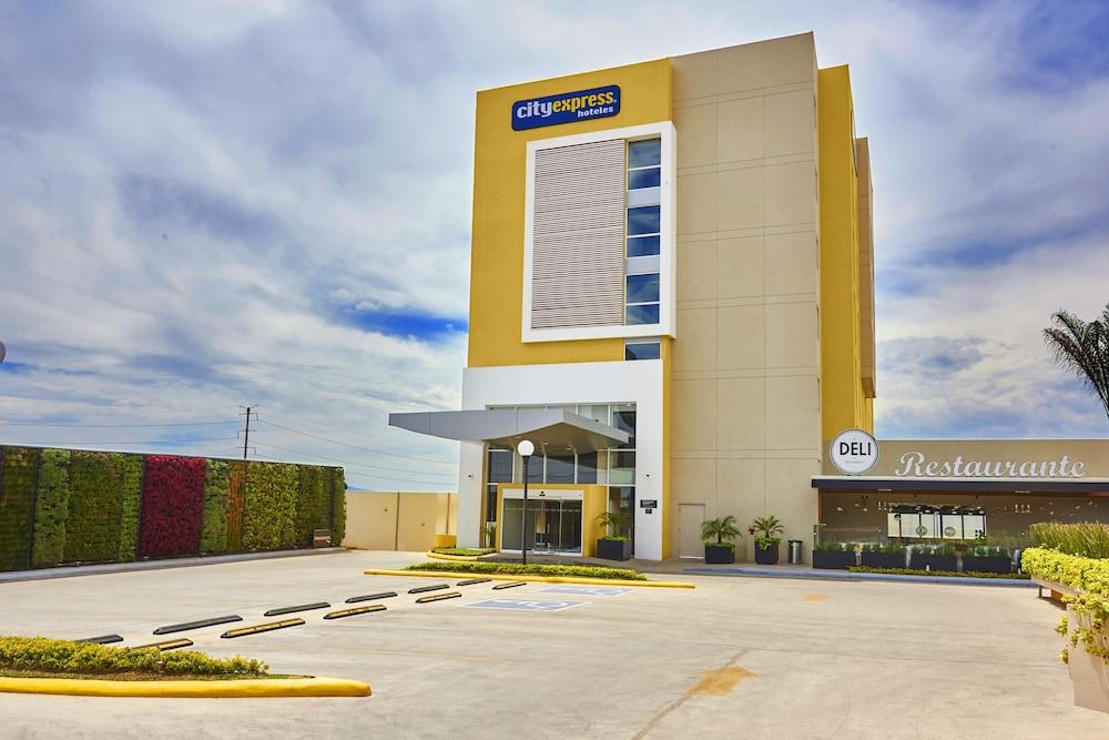 ซิตี้ เอ็กซ์เพรส สนามบินกวาดาลาฮารา Hotel Las Pintas ภายนอก รูปภาพ