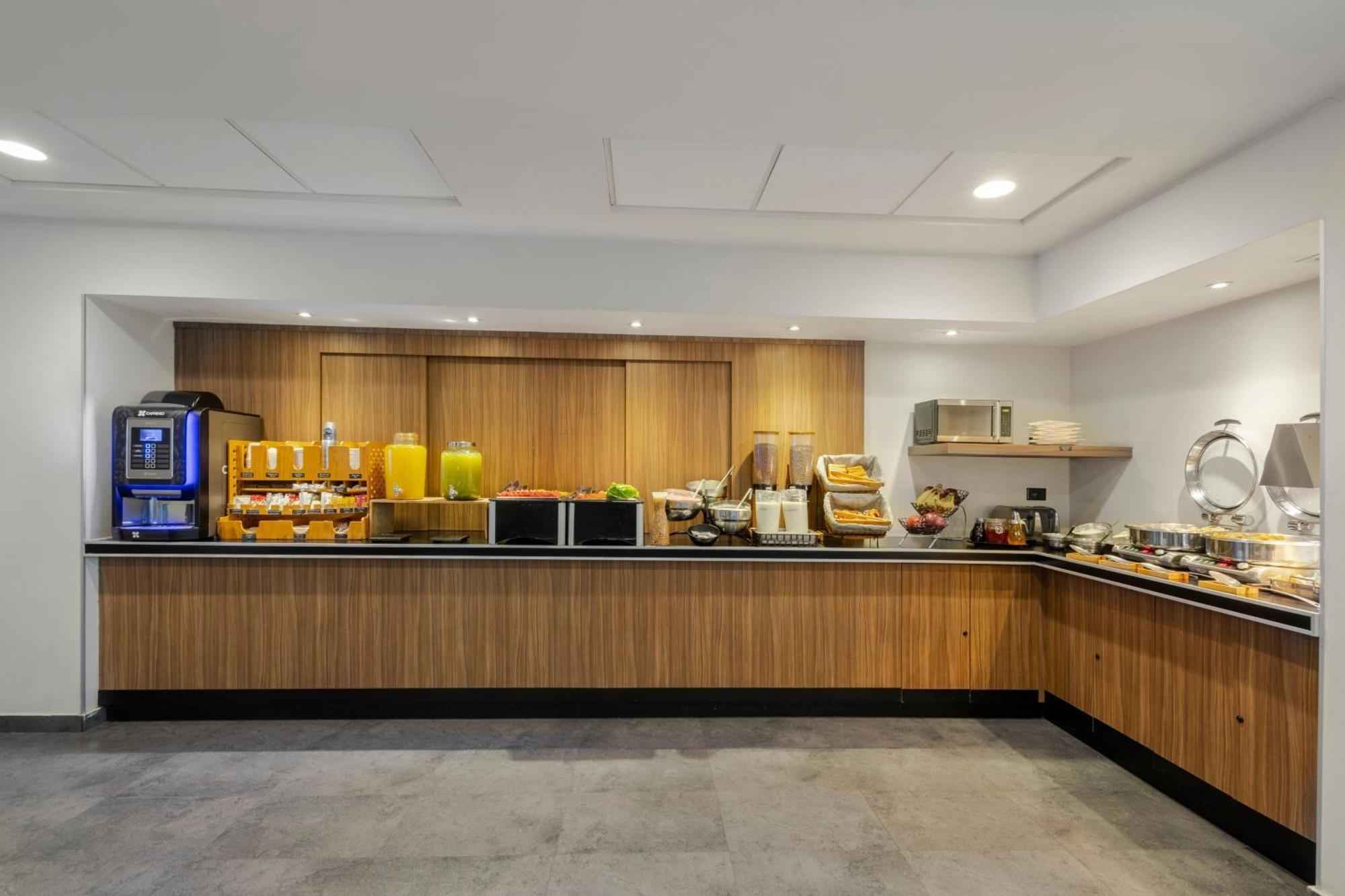 ซิตี้ เอ็กซ์เพรส สนามบินกวาดาลาฮารา Hotel Las Pintas ภายนอก รูปภาพ