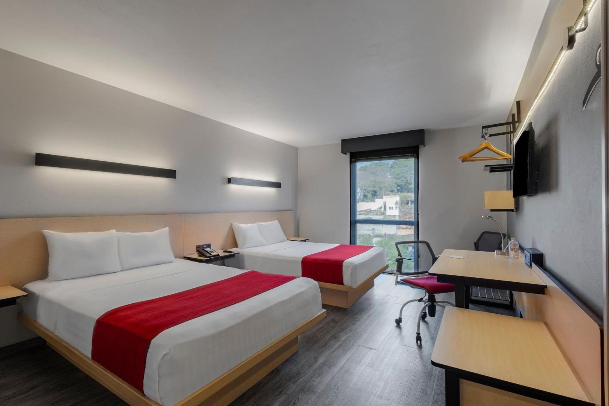 ซิตี้ เอ็กซ์เพรส สนามบินกวาดาลาฮารา Hotel Las Pintas ภายนอก รูปภาพ