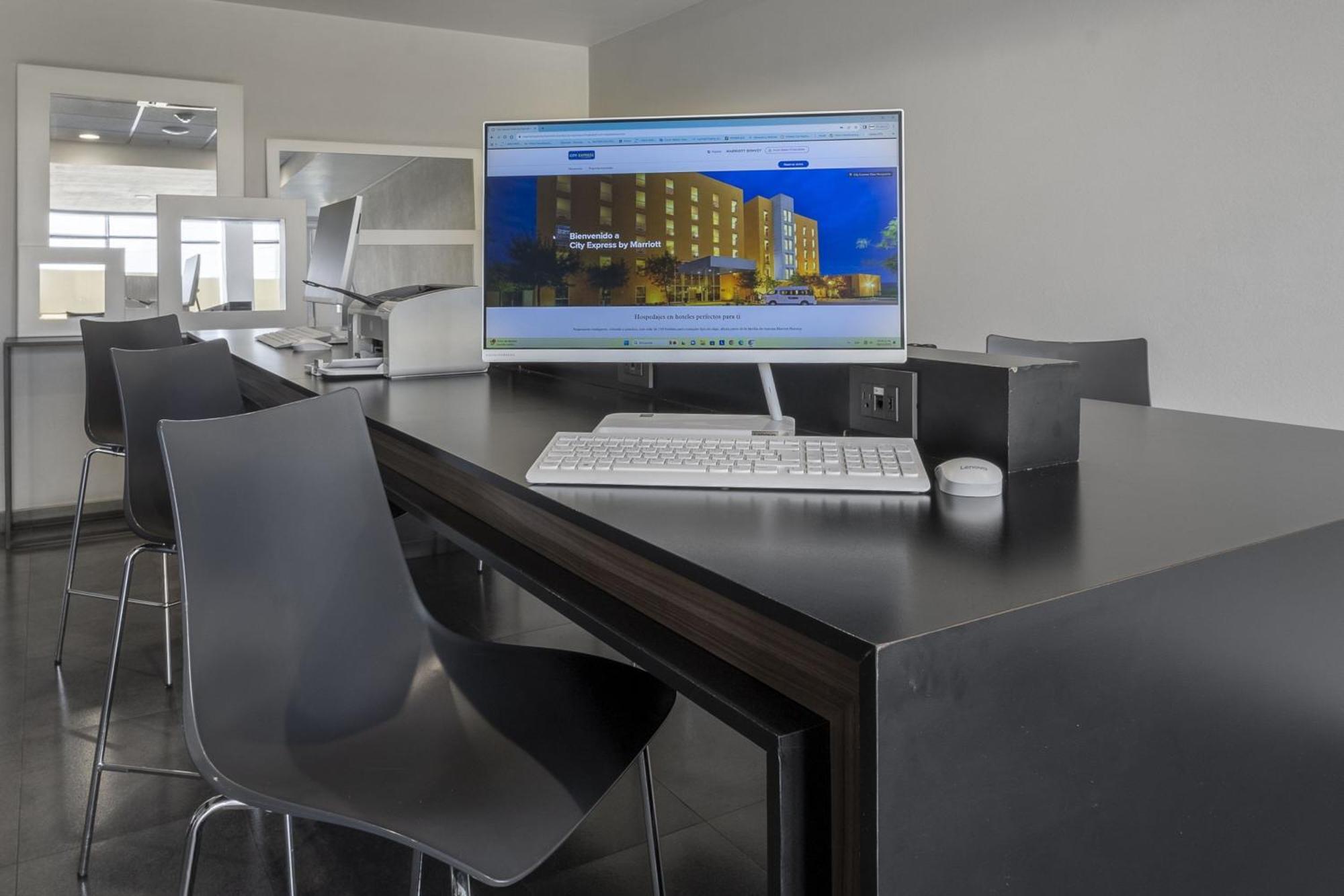ซิตี้ เอ็กซ์เพรส สนามบินกวาดาลาฮารา Hotel Las Pintas ภายนอก รูปภาพ