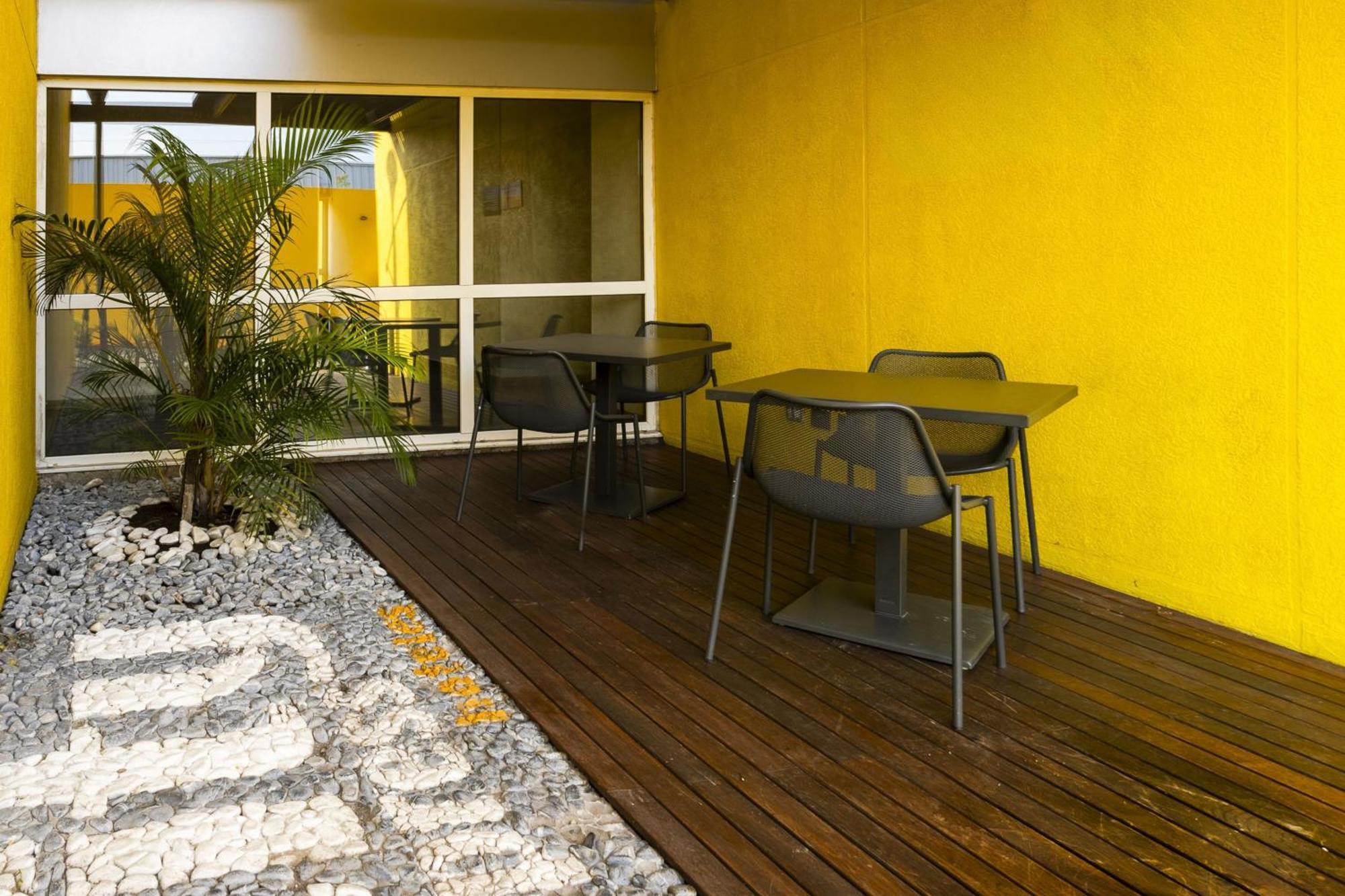 ซิตี้ เอ็กซ์เพรส สนามบินกวาดาลาฮารา Hotel Las Pintas ภายนอก รูปภาพ
